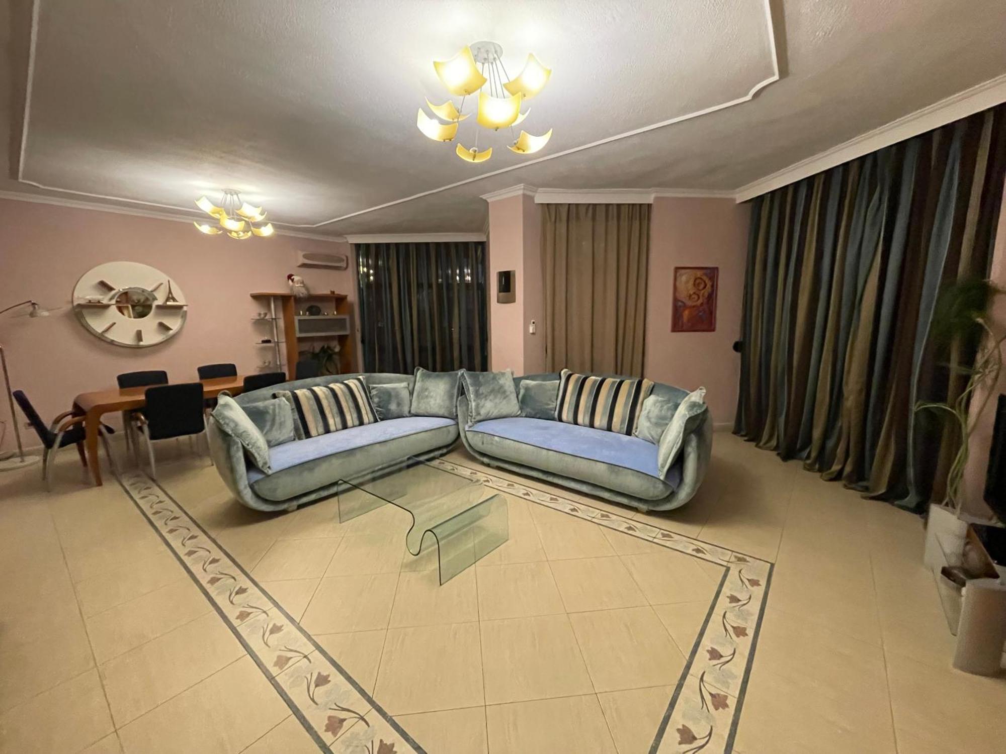 Apartment Mak *